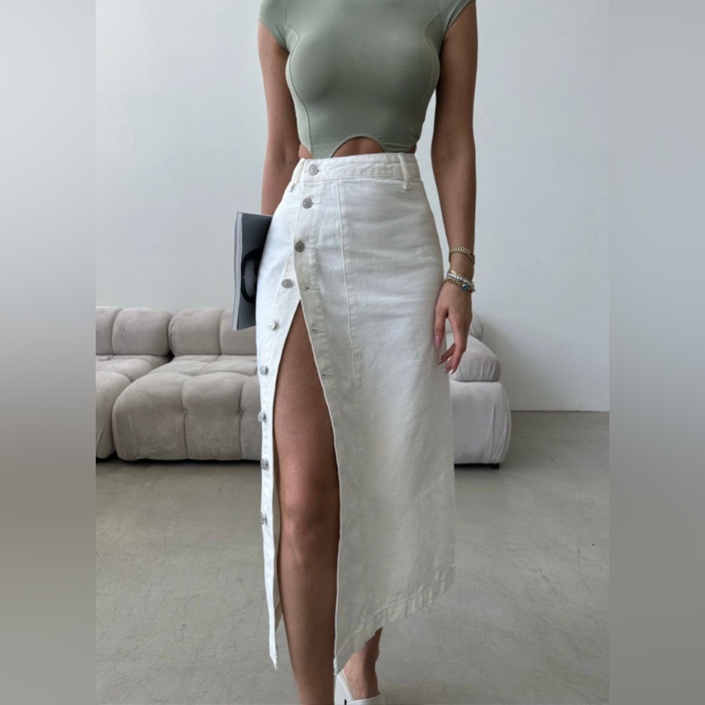 It’s a really cute outfit. perfect color to match with your sandals or boots 👢